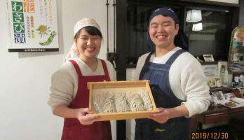 社員とその家族で年越しそばを打ちました