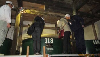 秋田県の北鷹ファームの方々がそば焼酎の仕込みを見学に来てくれました