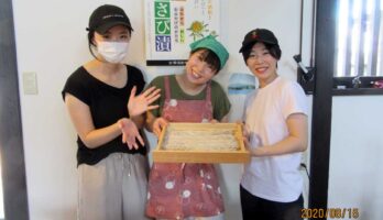 若いお嬢さん方5名のお客様です