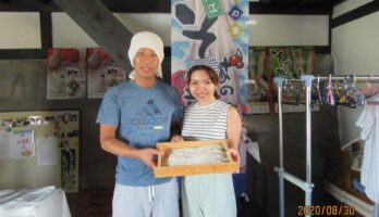 若いご夫妻がそば打ちに来てくれました