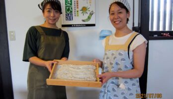 仙台より介護士さんが紅葉庵にそば打ちに来てくれました