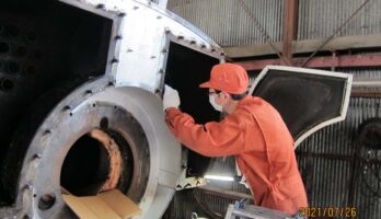 当社の熱源、炉筒煙管ボイラの整備点検を行いました