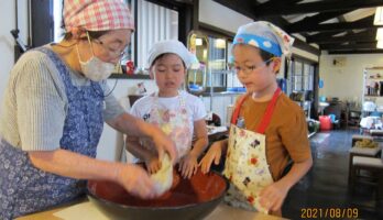 関東から紅葉庵に家族でそば打ちに来てくれました