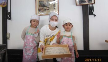 可愛いお嬢さんがそば打ちに来てくださいました