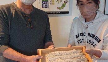 東京からのお客様、紅葉庵でのそば打ちです