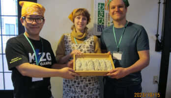 山形大学の海外からの学生のそば打ち体験です