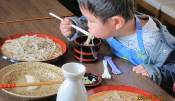 米沢市よりかわいいお子さんが、そば打ちに来てくれました