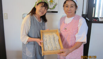 東京・埼玉の女性がそば打ちに来てくれました