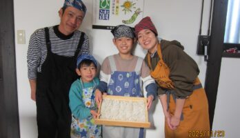 東内楯子供育成会がそば打ち体験に！小学生6名と保護者が紅葉庵で挑戦しました