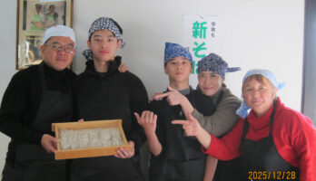 インドネシアから家族で来訪！山形・紅葉庵でそば打ち体験に挑戦
