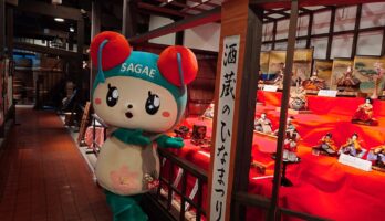 寒河江市のイメージキャラクター「チェリン」が資料館に遊びに来てくれました