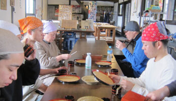 山形の若者がそば打ちに来てくれました