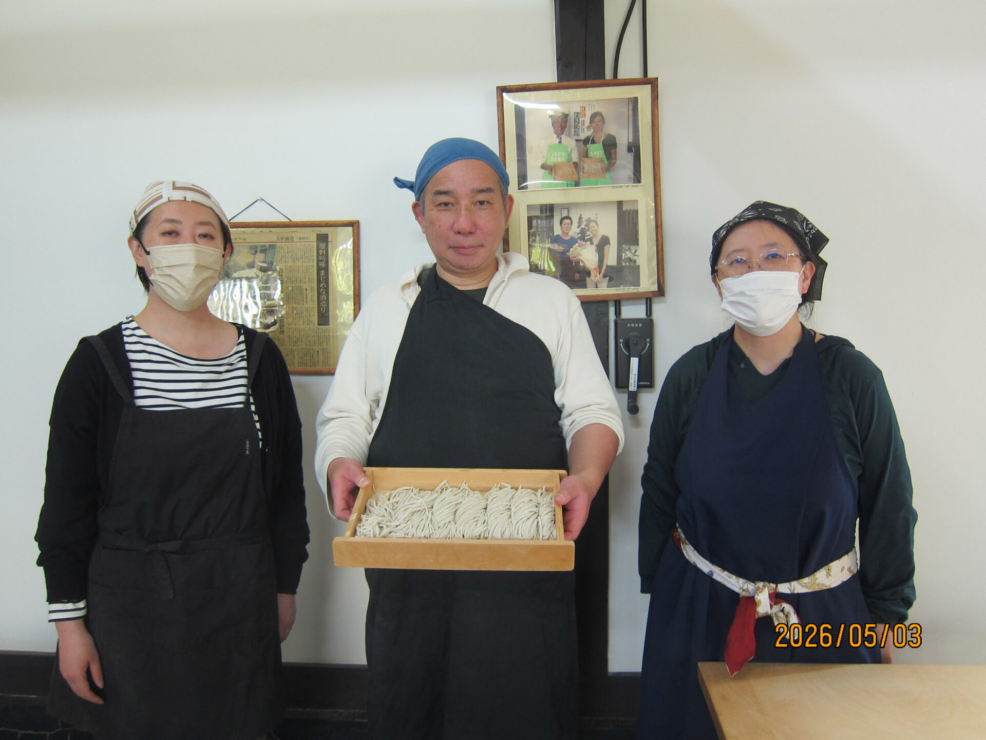 仲のいい姉妹のそば打ちです - 古澤酒造